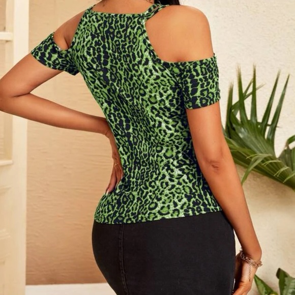 Leopard print cold shoulder top - Picture 8 of 10